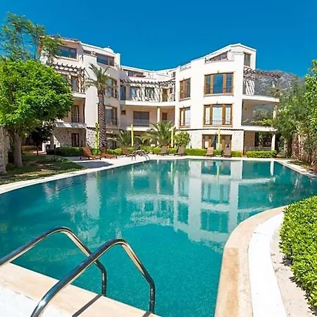 Sleeps 2 Pool Air Con Wifi *
