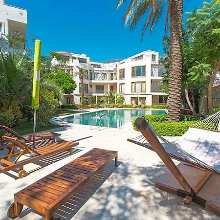 Sleeps 2 Pool Air Con Wifi